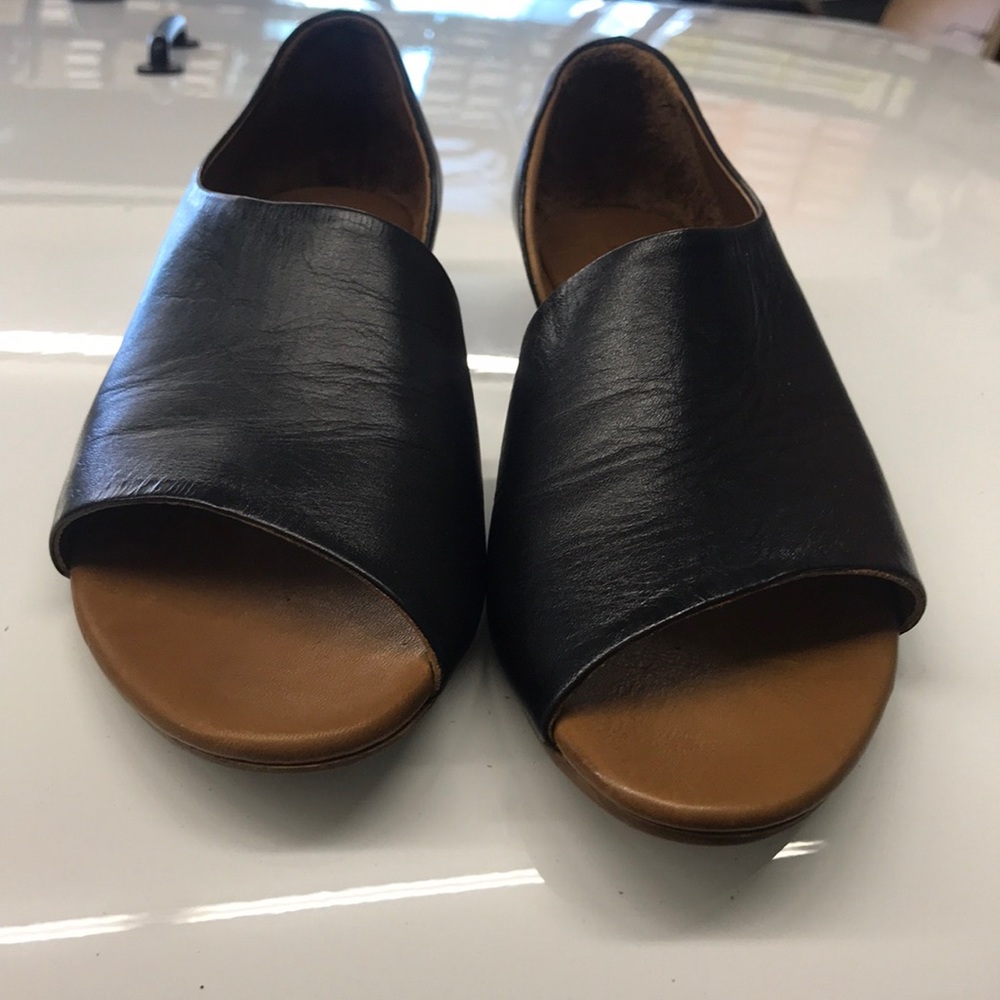 Bueno Black Leather Slide Sandals with Tan Footbed